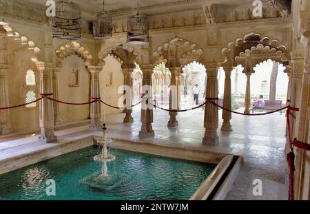 BAdI Mahal genannt auch Amar Vilas, im Stadtschloss, Udaipur, Rajasthan, Indien Stockfoto