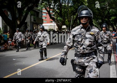 Salvador, Bahia, Brasilien - 07. September 2016: Am brasilianischen Unabhängigkeitstag werden Aufruhr-Truppen beobachtet. Salvador, Bahia. Stockfoto