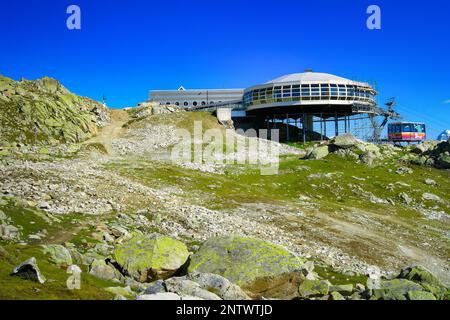 Blick auf den Bahnhof Eggishorn, höchster Punkt mit Blick auf den Aletschgletscher-Gletscher, die Schweizer Alpen, Europa Stockfoto