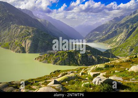Panoramablick auf den Grimselpass, die Grenze der Schweiz zu Italien. Schweizer Alpen, Europa Stockfoto