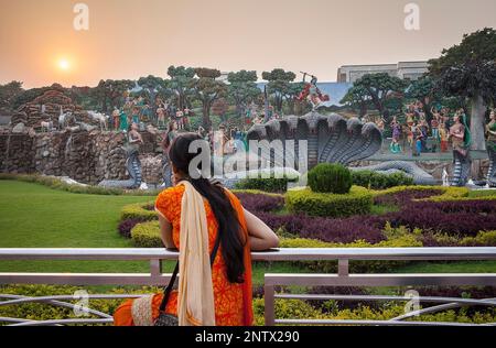 Garten von Prem Mandir (Liebe Tempel) Tempel der göttlichen Liebe, Vrindavan, Mathura, Uttar Pradesh, Indien Stockfoto