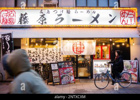 Ramen Restaurant in Hon Dori Straße, Einkaufen bedeckt Arcade, Hiroshima, Japan Stockfoto