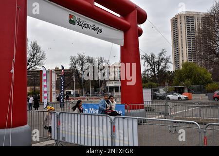 Marseille, Frankreich. 25. Februar 2023. Man sieht Leute, die am Eingang der Japan Expo Sud in Marseille ankommen. Die 13. Ausgabe der Japan Expo Sud fand vom 24. Bis 26. Februar 2023 im Parc Chanot in Marseille statt. (Foto: Gerard Bottino/SOPA Images/Sipa USA) Guthaben: SIPA USA/Alamy Live News Stockfoto