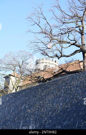 Dicke Mauern einer Burg in Bielefeld Stockfoto