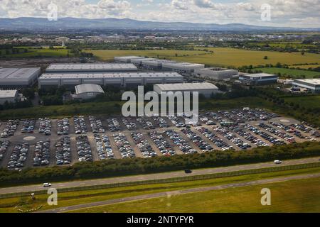 Blauer Langzeit-Parkplatz dublin Irland. Voll. Probleme beim Langzeitparken. Voller Parkplatz Stockfoto