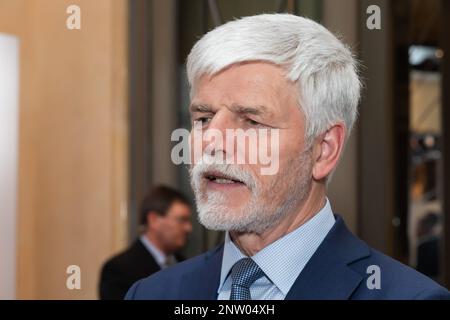 München, Deutschland. 18. Februar 2023. Tschechischer Präsident Petr Pavel auf der Münchner Sicherheitskonferenz 2023. Die Internationale MSC-Konferenz ist das weltweit führende Forum für Diskussionen über die internationale Sicherheitspolitik. Petr Pavel ist ein tschechischer Politiker und ehemaliger Armeegeneral, der designierter Präsident der Tschechischen Republik. Zuvor war er von 2015 bis 2018 Vorsitzender des NATO-Militärausschusses und von 2012 bis 2015 Generalstabschef der tschechischen Streitkräfte. (Foto: Mykhaylo Palinchak/SOPA Images/Sipa USA) Guthaben: SIPA USA/Alamy Live News Stockfoto