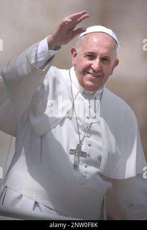 13. März 2023 markiert 10 Jahre Papst Franziskus. Im Bild : Papst Franziskus während der Palmensonntagesfeier auf dem Petersplatz im Vatikan.13. April 2014 Stockfoto
