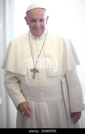 13. März 2023 markiert 10 Jahre Papst Franziskus. Im Bild: Papst Franziskus trifft am 22. November 2013 während einer privaten Audienz im Vatikan den bosnischen Premierminister Vjekoslav Bevanda. Stockfoto