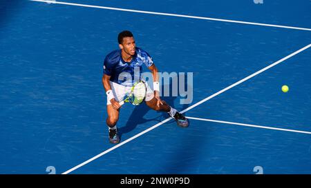 Dubai, Vereinigte Arabische Emirate. 28. Februar 2023, Dubai, Vereinigte Arabische Emirate. 28. Februar 2023: Maxime Cressy (USA) gegen Felix Auger Aliassime (CAN) in Aktion während des Spiels ATP 500 Dubai Duty Free Tennis Championships 2023 R32 am 28. Februar 2023 in Dubai, Vereinigte Arabische Emirate. Foto: Victor Fraile / Power Sport Images Stockfoto