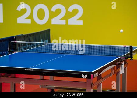 Sotschi, Russland - 5. Oktober 2022: Tischtennis Schmetterling mit Netz und Tennisball Stockfoto