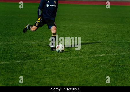 Sotschi, Russland - 5. Oktober 2022: Torwart der russischen Nationalmannschaft in Adidas Fußballtrikot Stockfoto