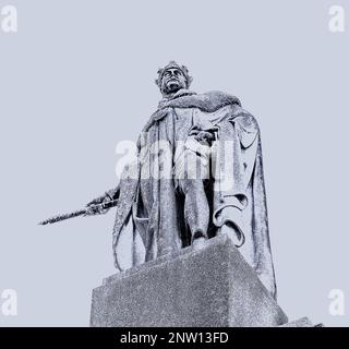 Foto der Statue von König William über dem Torbogen zum Royal William Yard in Stonehouse, Plymouth. Stockfoto