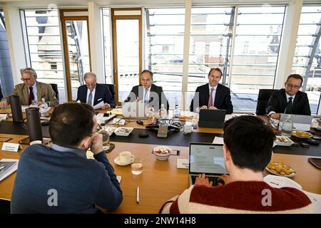 Antwerpen. Belgien, 28./02./2023, Vorstandsmitglieder von Ackermans und van Haaren auf einer Pressekonferenz zur Bekanntgabe der 2022-Jahres-Ergebnisse der Veranstaltung von Ackermans & Van Haaren am Dienstag, den 28. Februar 2023 in Antwerpen. BELGA FOTO TOM GOYVAERTS Stockfoto