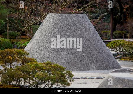 Zen-Garten als Symbol für Fuji und das Meer in Ginkaku-Ji-Tempel, Kyoto, Kansai, Japan Stockfoto