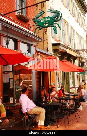 Speisen im Freien im Stadtviertel Fells Point von Baltimore Stockfoto