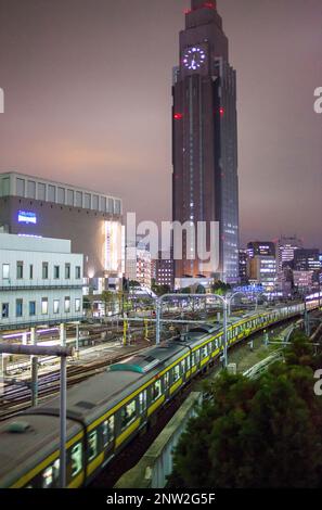 NTT DoCoMo Yoyogi Building, Bahnhof Shinjuku, Shinjuku, Tokio, Japan. Stockfoto