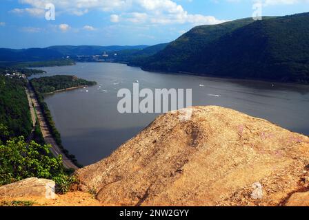 Der Blick auf den Hudson River vom Breakneck Ridge an einem Sommertag Stockfoto