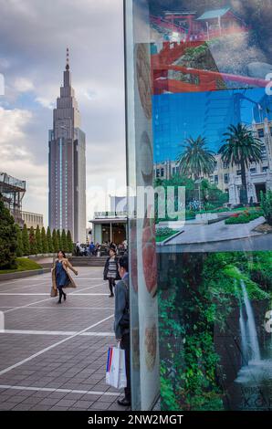 NTT DoCoMo Yoyogi Gebäude vom Südterrasse in Shinjuku, Tokio, Japan. Stockfoto