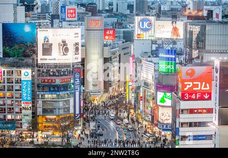 Shibuya. Klettern Sie Kousaten Kreuzung in Hachiko Platz. Stadt Tokio, Japan Stockfoto