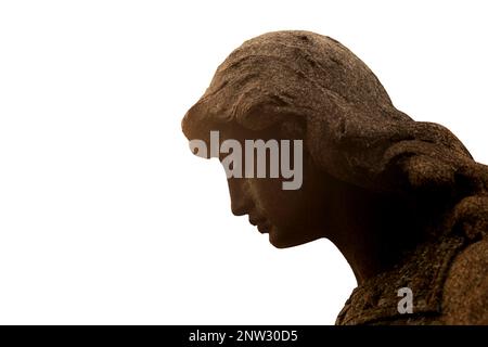 Wunderschönes Art déco-Engel- oder Christusstatue-Profil, das im Morgensonnenlicht auf einem alten Friedhof strahlt Stockfoto