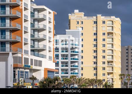 Margaritaville Beach Hotel und Acquilus Wohnanlagen am Jacksonville Beach im Nordosten Floridas. (USA) Stockfoto