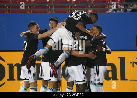 Frisco, USA. 25. Februar 2023. Samstag, 25. Februar 2023: Mitglieder der Minnesota United feiern Mender Garcias Tor gegen den FC Dallas in Minute 47 der ersten Halbzeit im Toyota Stadium in Frisco, Texas./Eyepix Group Credit: SIPA USA/Alamy Live News Stockfoto