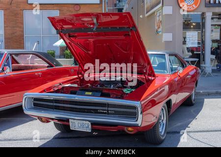 Burlington, ON, Kanada - 9. Juli 2022: 1970 Dodge Charger 500 Fastback Hardtop auf einer lokalen Automesse. Stockfoto