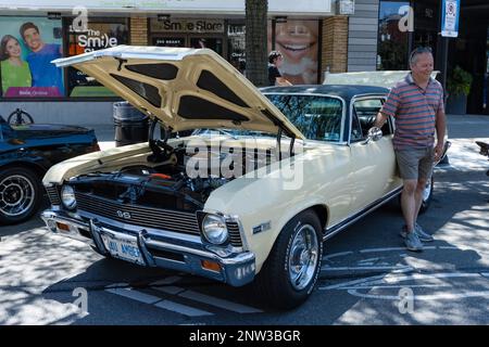 Burlington, ON, Kanada - 9. Juli 2022 : 1968 Chevy Nova SS 350 auf der Burlington Car Show. Stockfoto