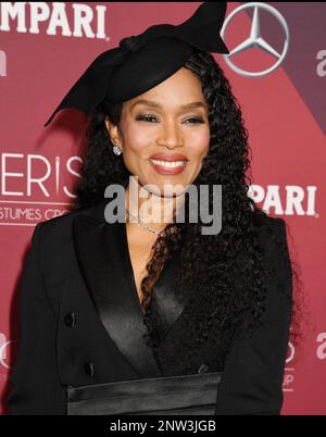 LOS ANGELES, KALIFORNIEN - FEBRUAR 27: Angela Bassett nimmt am Februar an den 25. Annual Costume Designers Guild Awards im Fairmont Century Plaza Teil Stockfoto