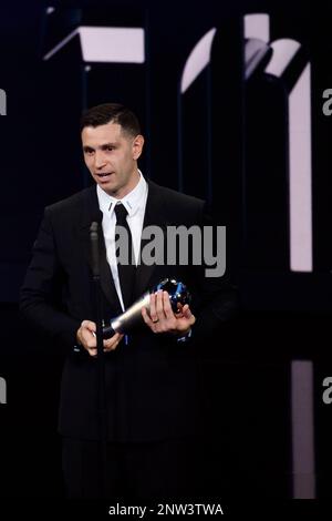 Julien Mattia / Le Pictorium - Bester FIFA AWARD 2023 Zeremonie bei der Salle Pleyel in Paris - 28/2/2023 - Frankreich / Ile-de-France (Region) / Paris - Emiliano martinez bei der Zeremonie der besten FIFA Awards in der Salle Pleyel in Paris, 27. Februar 2023 Stockfoto