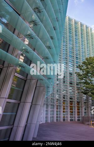 Hauptfassade des National Art Center, Tokyo, Japan Stockfoto