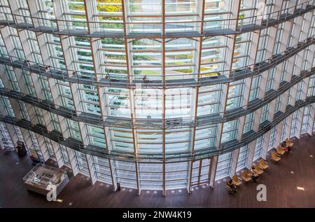 Innenraum des National Art Center, Tokyo, Japan Stockfoto