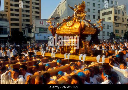 Fukagawa Hachiman Matsuri (Festival-august). Prozession der Mikoshi (mobile Schrein). Tokyo City, Japan, Asien Stockfoto