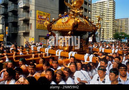 Fukagawa Hachiman Matsuri (Festival-august). Prozession der Mikoshi (mobile Schrein). Tokyo City, Japan, Asien Stockfoto