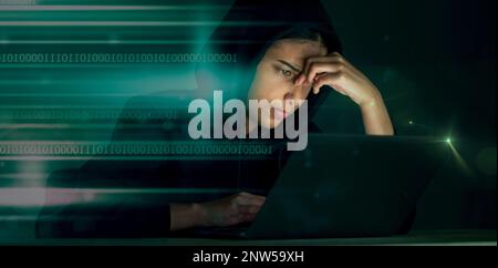 Indianerfrau, Hacker und Code-Glitch-Overlay des Cybersicherheitsproblems mit Codierungsgrafik. Programmierer, Kriminelle und Finanzsoftware-Hacker mit einem Stockfoto