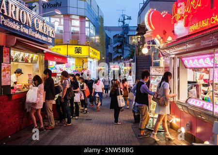 Straßenszene in Takeshita Dori.Tokyo Stadt, Japan, Asien Stockfoto