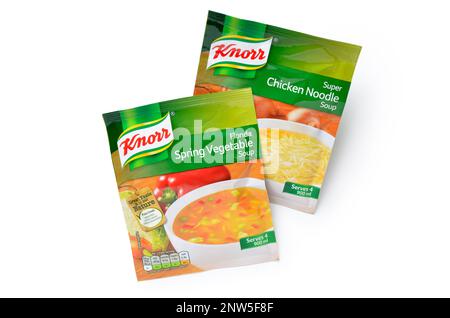 Knorr Packet Soups Chicken Noodle und Frühlingsgemüse, isoliert auf weißem Hintergrund ausgeschnitten Stockfoto