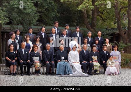 Heiligtum der Meiji Jingu, Gruppenportrait der traditionellen Hochzeit, Tokio, Japan, Asien Stockfoto