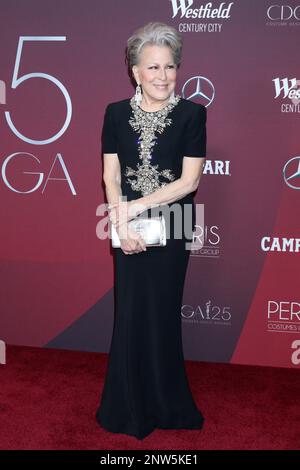 Bette Midler bei Ankunft für 25. Costume Designers Guild Awards CDGAs, Fairmont Century Plaza Hotel, Los Angeles, CA, 27. Februar 2023. Foto Von: Priscilla Grant/Everett Collection Stockfoto