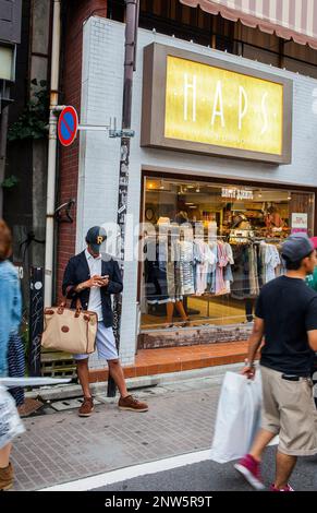 Straßenszene in der Cat Street, in der Nähe von Takeshita dori. Omotesando. Tokio, Japan, Asien Stockfoto