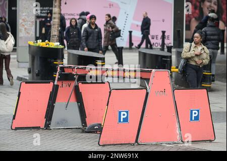 Birmingham, 28. Februar 2023 - ein leerer Parkplatz für VOI Electric Scooter im Stadtzentrum von Birmingham. - VOI Scooter, die einzige Mietwagenfirma in Birmingham, wird ihren Betrieb am Dienstag, den 28. Februar, um 11pm Uhr einstellen. Die Elektroroller waren in Englands zweiter Stadt bereits dünn auf dem Boden, nachdem das Unternehmen sagte, sie würden die Fahrzeuge in den nächsten Wochen entfernen. Das Unternehmen mietete Motorroller für einen Testzeitraum, hat sich jedoch entschieden, den Vertrag nicht fortzusetzen, und kein anderes Unternehmen hat die freie Stelle besetzt. Trotz der Anrufe der lokalen Autorität Stockfoto