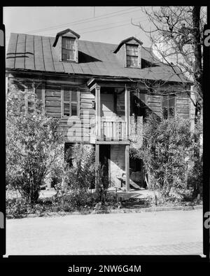 343 Habersham Street, Savannah, Chatham County, Georgia. Carnegie Survey of the Architecture of the South (Carnegie-Umfrage zur Architektur des Südens). Vereinigte Staaten, Georgia, Chatham County, Savannah, Porches, Dormer, Häuser. Stockfoto