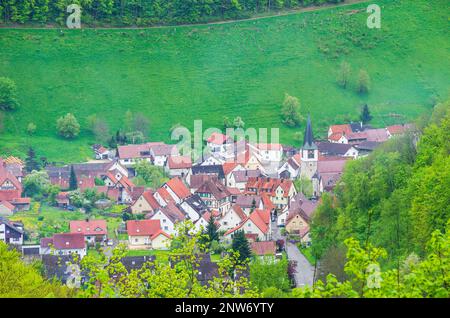 Das Dorf Gutenberg, ein Dorf der Gemeinde Lenningen an der Schwäbischen Alb, Baden-Württemberg, Deutschland, Europa. Stockfoto