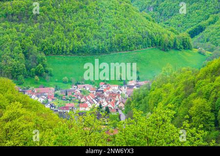 Das Dorf Gutenberg, ein Dorf der Gemeinde Lenningen an der Schwäbischen Alb, Baden-Württemberg, Deutschland, Europa. Stockfoto