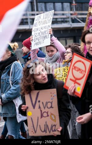 Berlin, Deutschland 3./8/2020. März zum Internationalen Frauentag in Berlin. Stockfoto