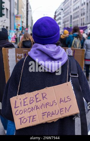 Berlin, Deutschland 3./8/2020. März zum Internationalen Frauentag in Berlin. Stockfoto