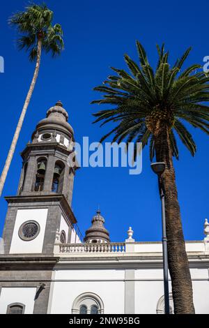 Der unverwechselbare Glockenturm der Kathedrale La Laguna (Santa Iglesia Catedral de San Cristóbal de La Laguna) auf Teneriffa. Stockfoto