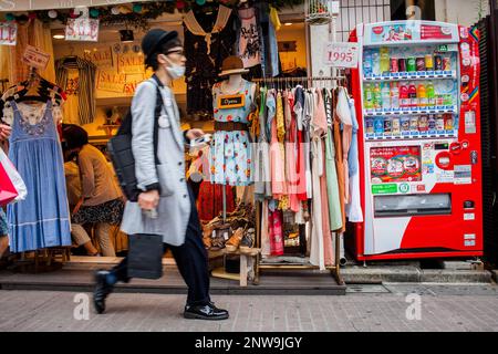 Straßenszene in der Cat Street, in der Nähe von Takeshita dori. Omotesando. Tokio, Japan, Asien Stockfoto