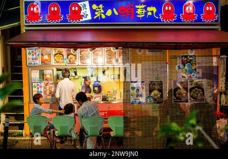 Straßenszene in der Cat Street, in der Nähe von Takeshita dori. Omotesando. Tokio, Japan, Asien Stockfoto