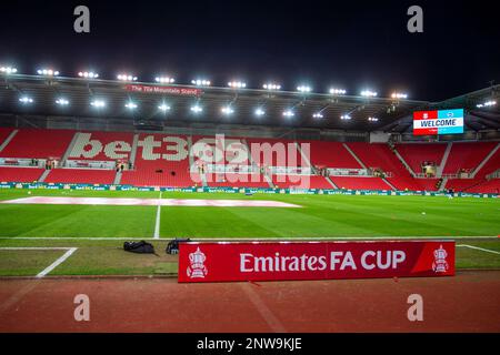 28. Februar 2023; bet365 Stadium, Stoke, Staffordshire, England; FA Cup Football, Stoke City gegen Brighton und Hove Albion; die Lichter sind an der bet365 vor dem Spiel an Stockfoto